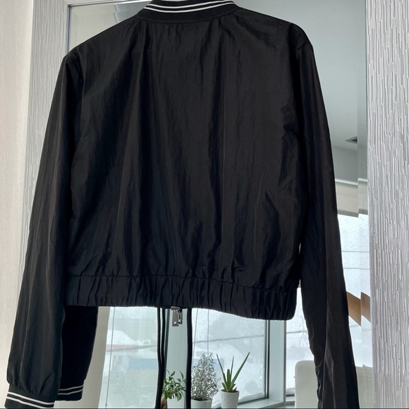 Size M | ONLY Black bomber jacket cropped - Picture 9 of 9